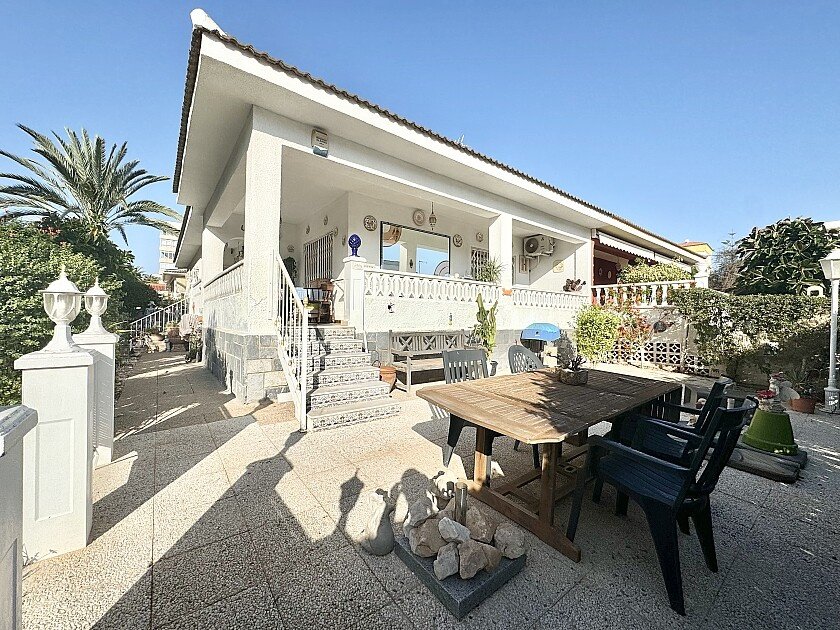 Villa a Punta Prima, Alicante, Spagna 3 camere da letto, 138 mq. N° 111251