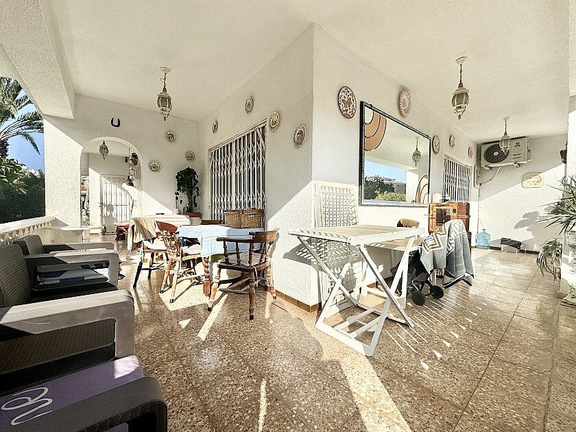 Villa a Punta Prima, Alicante, Spagna 3 camere da letto, 138 mq. N° 111251