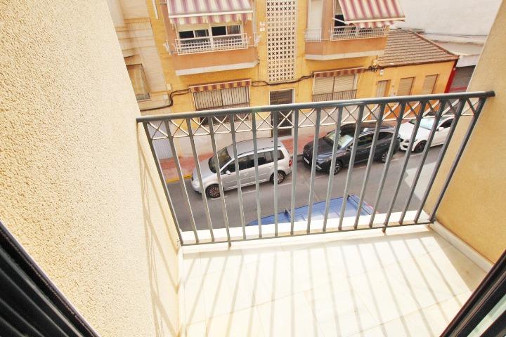 Hus i Guardamar del Segura, Alicante, Spanien 4 sovrum, 167 kvm. Nr. 91366