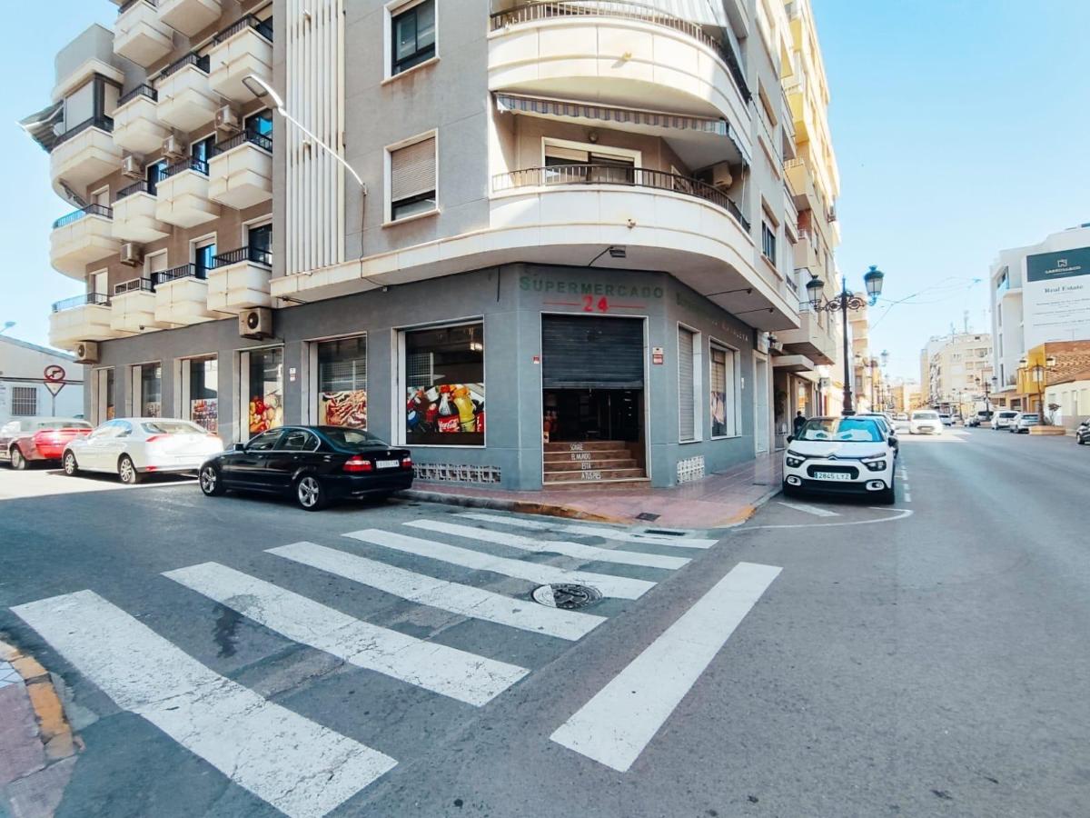 Commercial property in Guardamar del Segura, Alicante, Spain 290 sq.m. No. 99306