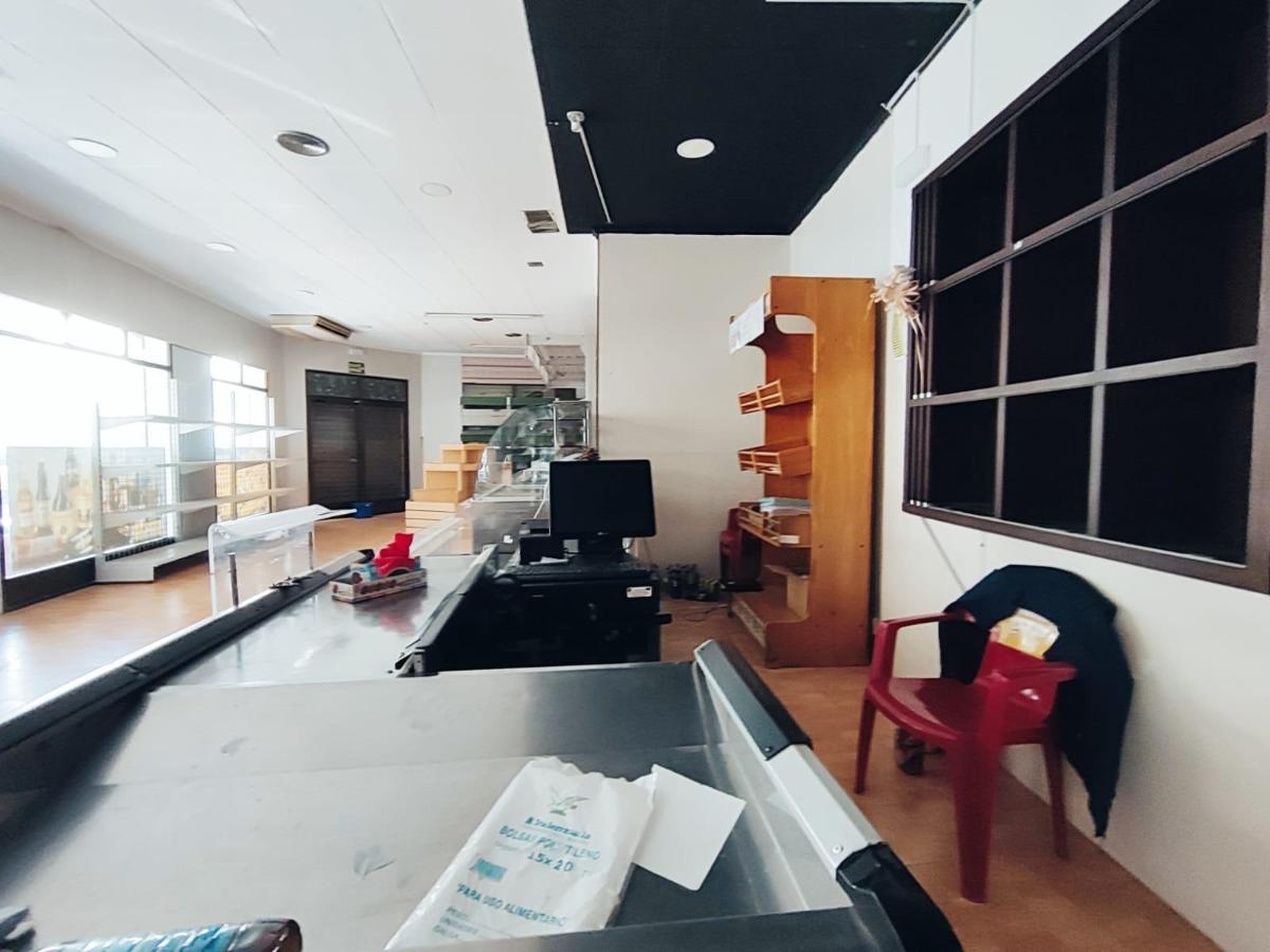 Commercial property in Guardamar del Segura, Alicante, Spain 290 sq.m. No. 99306