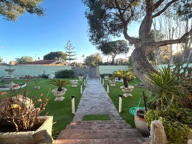 Villa i Dehesa De Campoamor, Alicante, Spanien 3 sovrum, 200 kvm. Nr. 115708