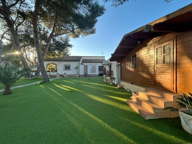 Villa i Dehesa De Campoamor, Alicante, Spanien 3 sovrum, 200 kvm. Nr. 115708