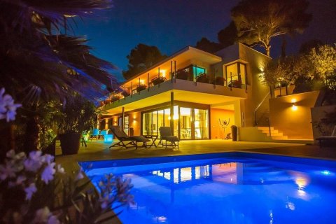 Talo Tossa de Mar, Girona, Espanja 6 makuuhuonetta, 476 m2 No. 22435