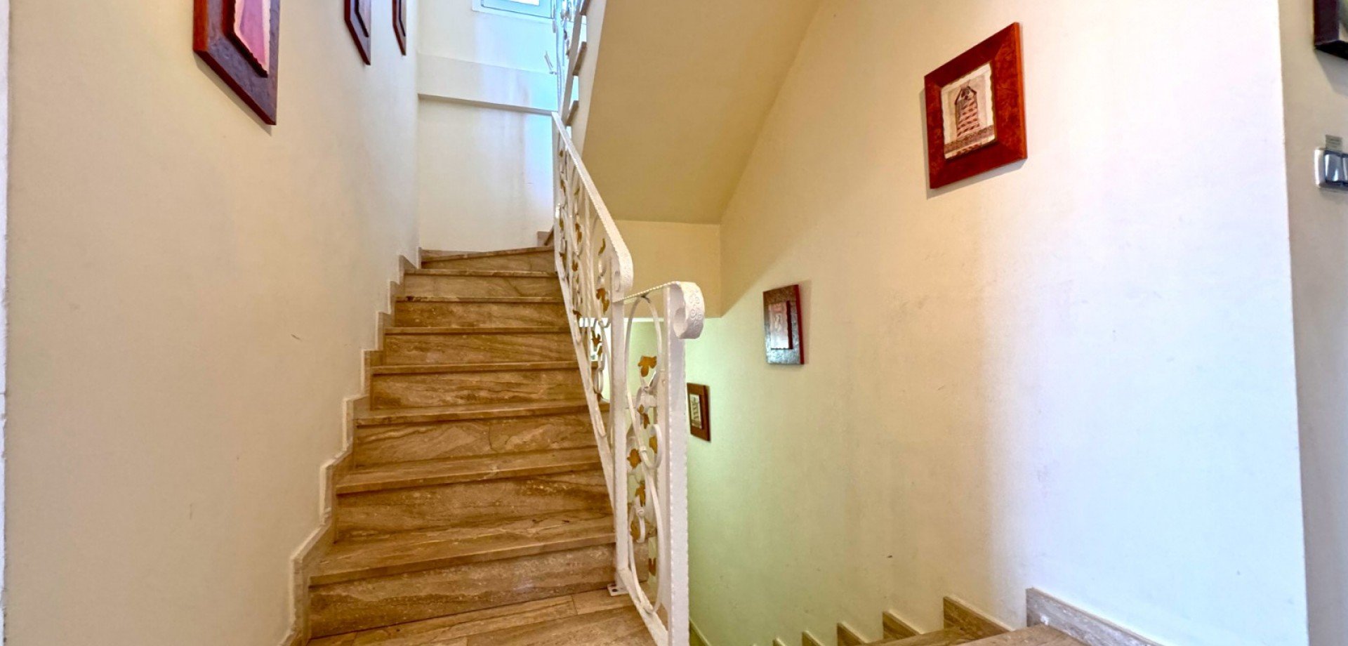 Villa à Torrevieja, Alicante, Espagne 6 chambres, 340 m2 No. 115149