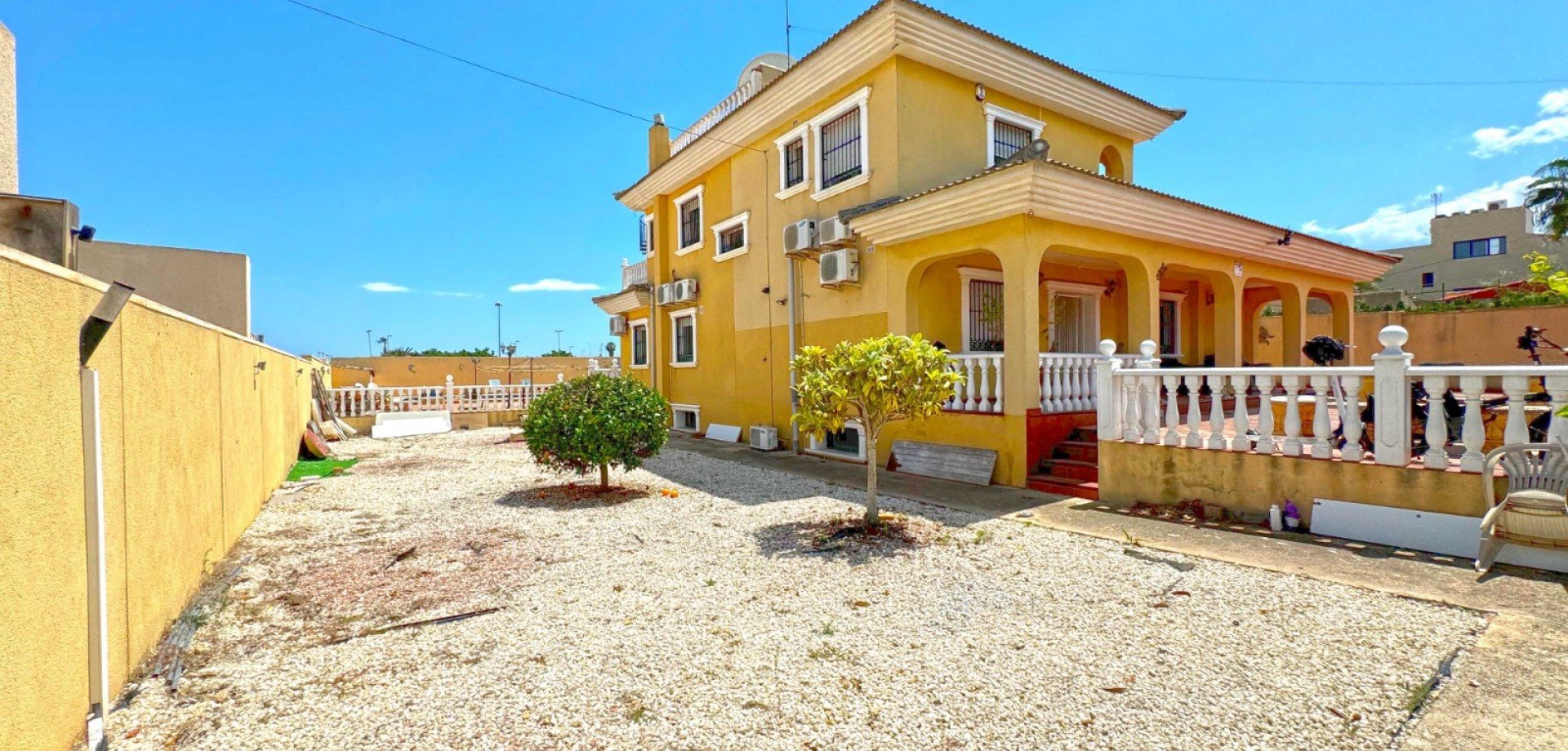 Villa à Torrevieja, Alicante, Espagne 6 chambres, 340 m2 No. 115149