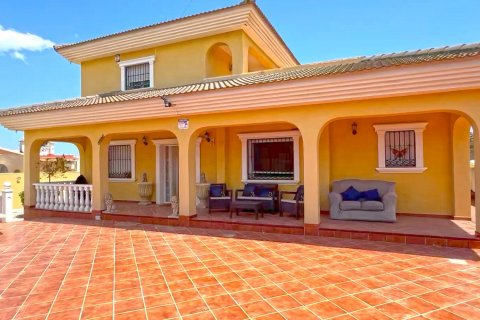 Villa a Torrevieja, Alicante, Spagna 6 camere da letto, 340 mq. N° 115149