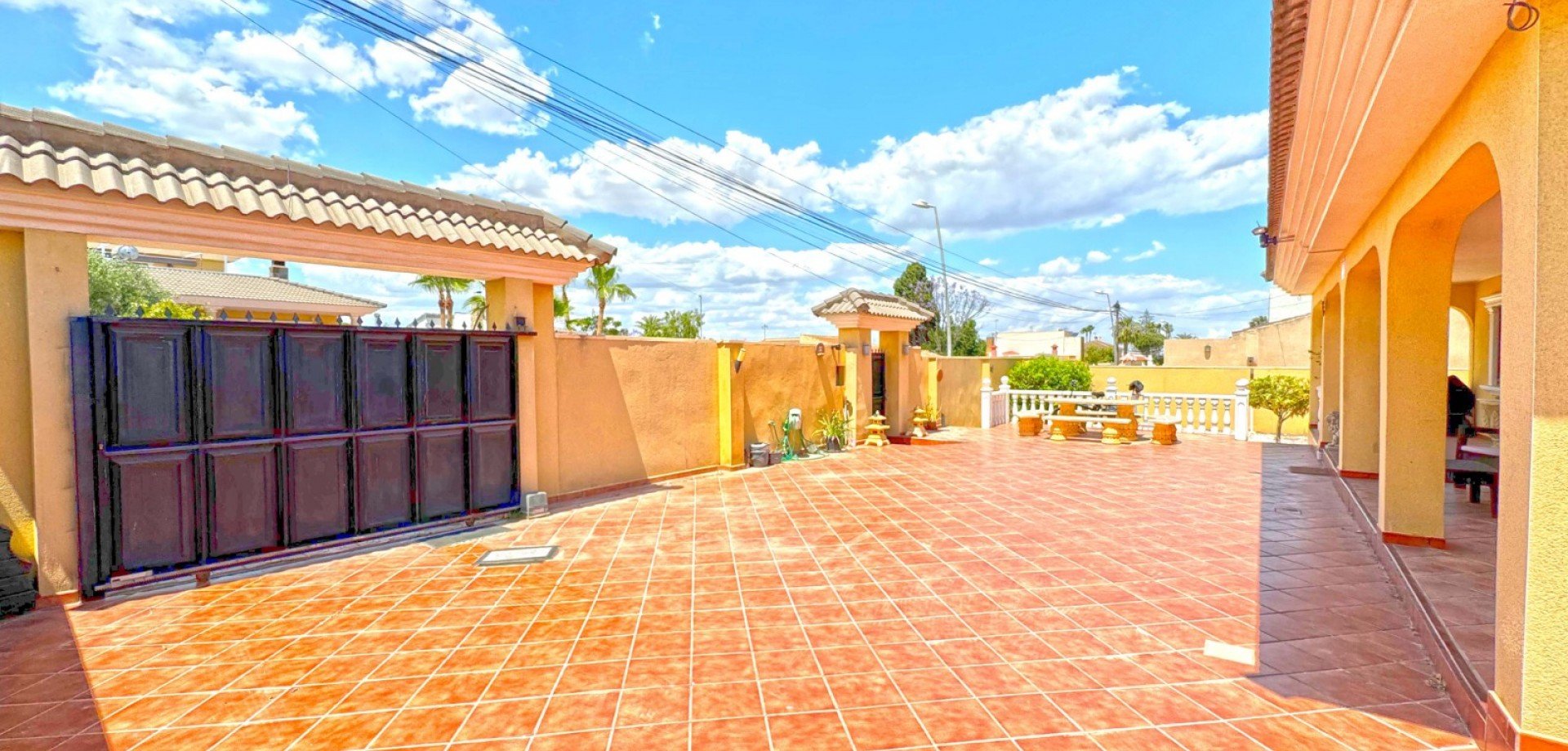Villa à Torrevieja, Alicante, Espagne 6 chambres, 340 m2 No. 115149