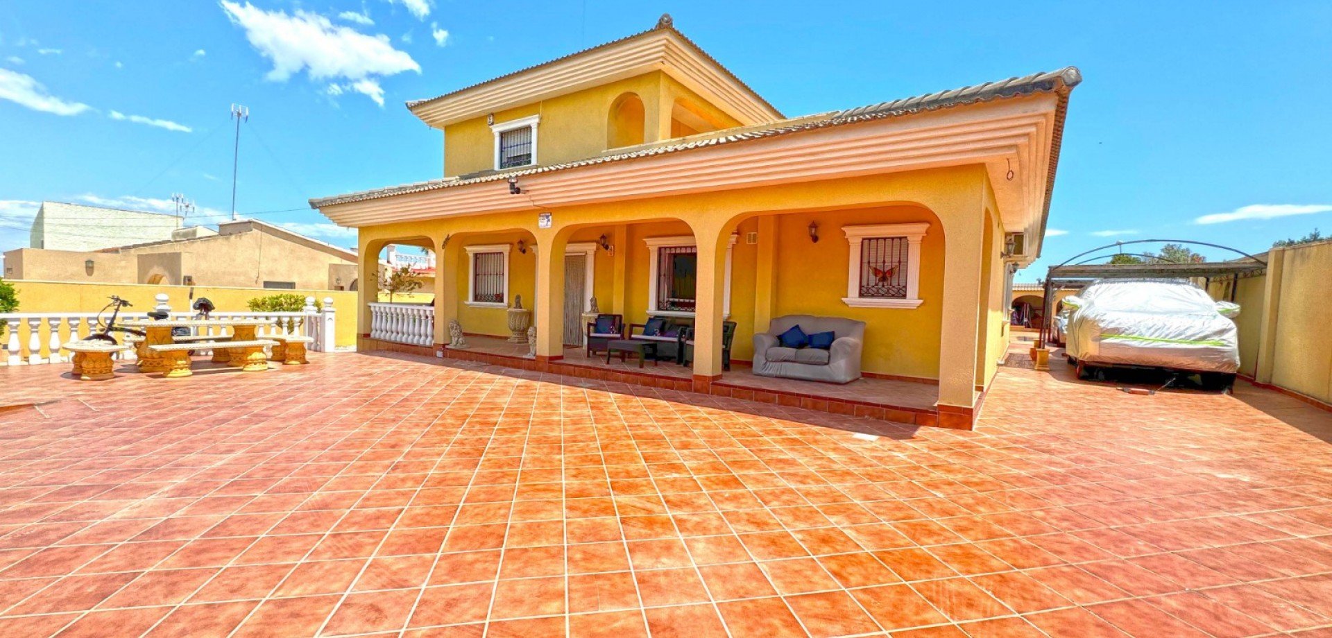 Villa à Torrevieja, Alicante, Espagne 6 chambres, 340 m2 No. 115149
