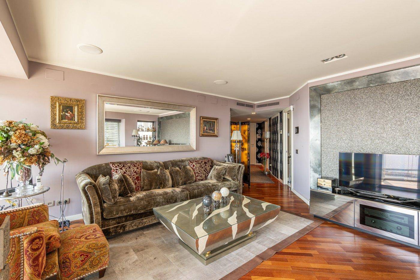 Apartamento en Barcelona, España 3 dormitorios, 201 m2 No. 60628