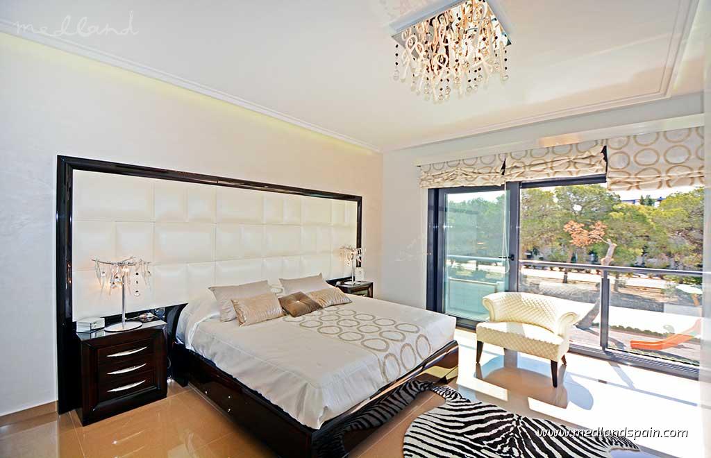 Villa in Campoamor, Alicante, Spain 4 bedrooms, 157 sq.m. No. 9713
