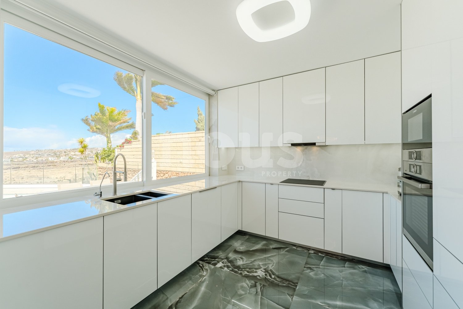 Villa in Adeje, Tenerife, Spain 5 bedrooms, 198 sq.m. No. 109843