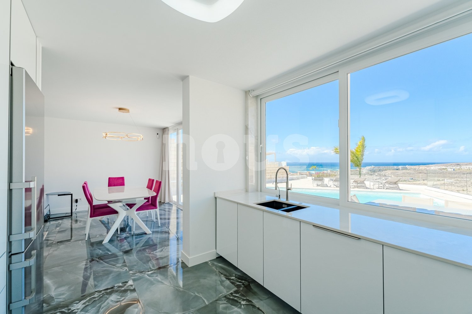 Villa in Adeje, Tenerife, Spain 5 bedrooms, 198 sq.m. No. 109843