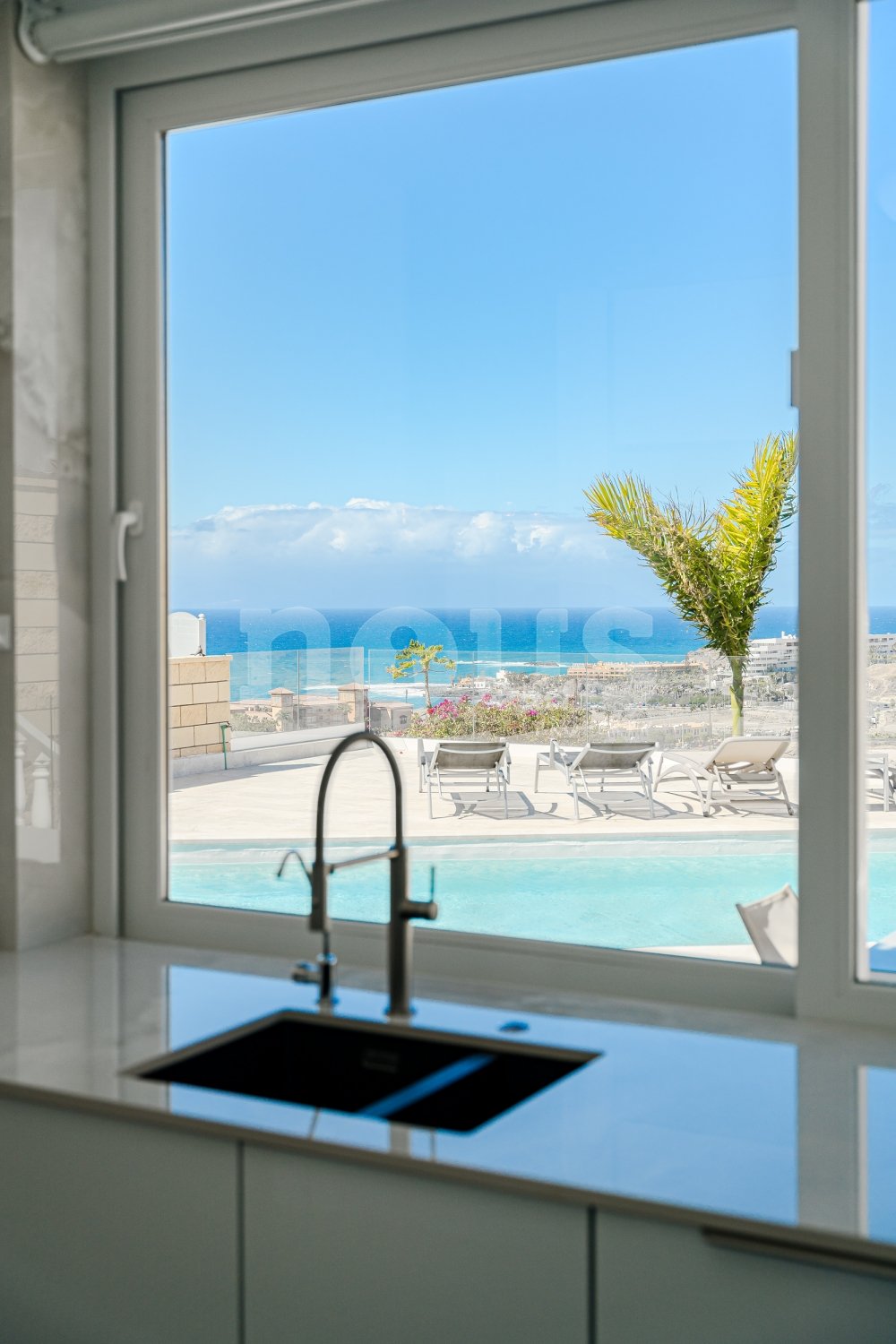 Villa in Adeje, Tenerife, Spain 5 bedrooms, 198 sq.m. No. 109843
