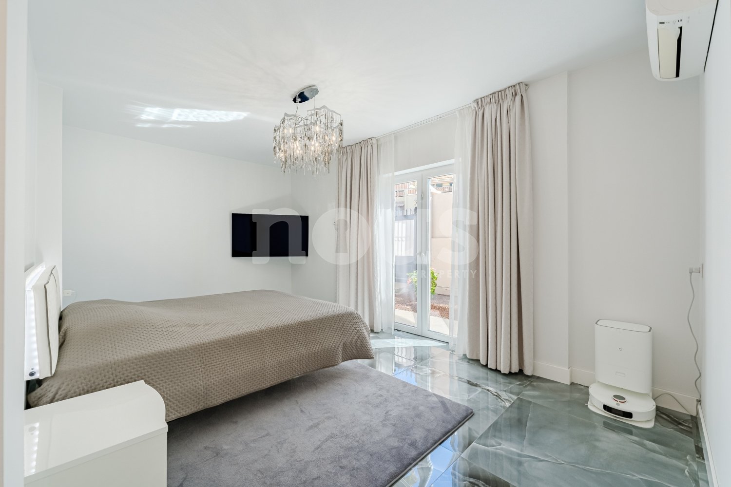 Villa in Adeje, Tenerife, Spain 5 bedrooms, 198 sq.m. No. 109843