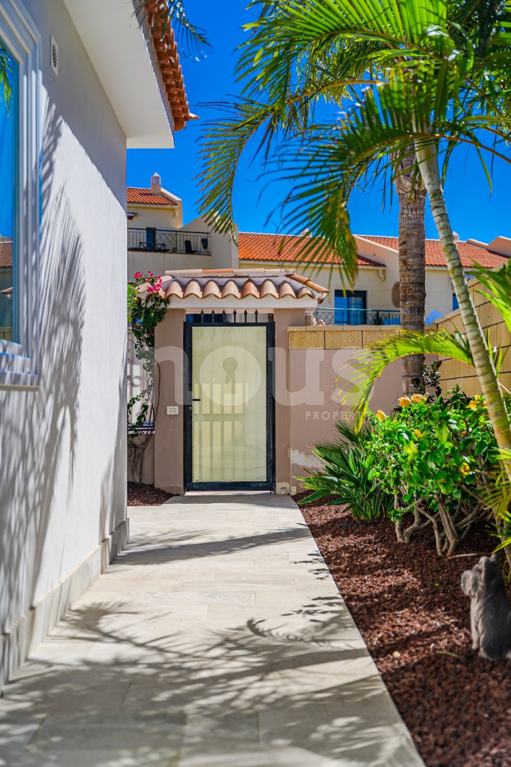 Villa in Adeje, Tenerife, Spain 5 bedrooms, 198 sq.m. No. 109843