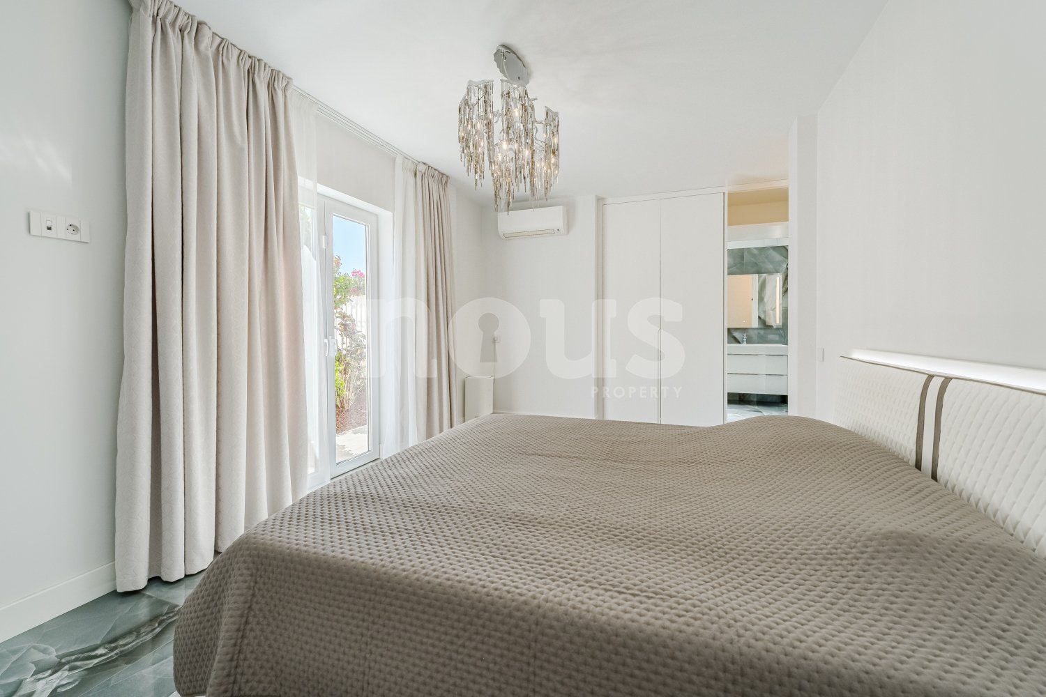 Villa in Adeje, Tenerife, Spain 5 bedrooms, 198 sq.m. No. 109843
