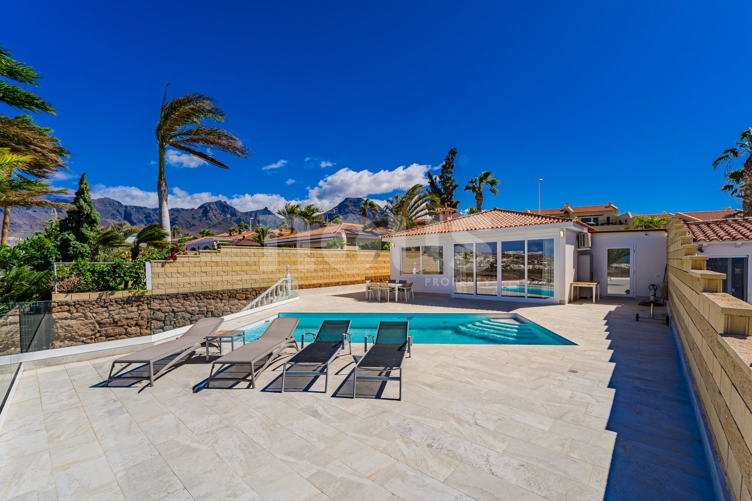 Villa in Adeje, Tenerife, Spain 5 bedrooms, 198 sq.m. No. 109843