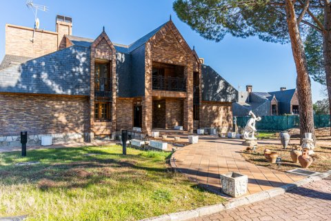 Villa in Villanueva de la Canada, Madrid, Spanien 8 Schlafzimmer, 660 m2 Nr. 107532