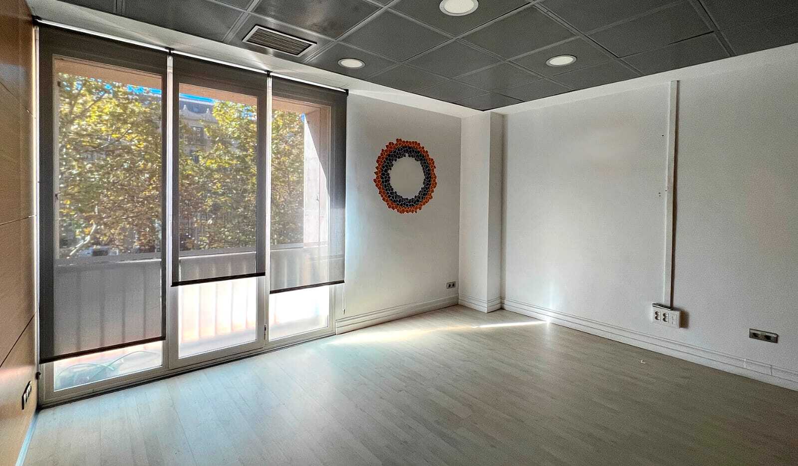 Komerciāls īpašums L'Eixample, Barcelona, Spānijā 322 m2 Nr. 93204