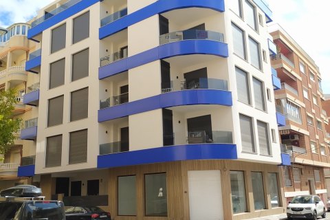 Apartment à Torrevieja, Alicante, Espagne 2 chambres, 88 m2 No. 116062