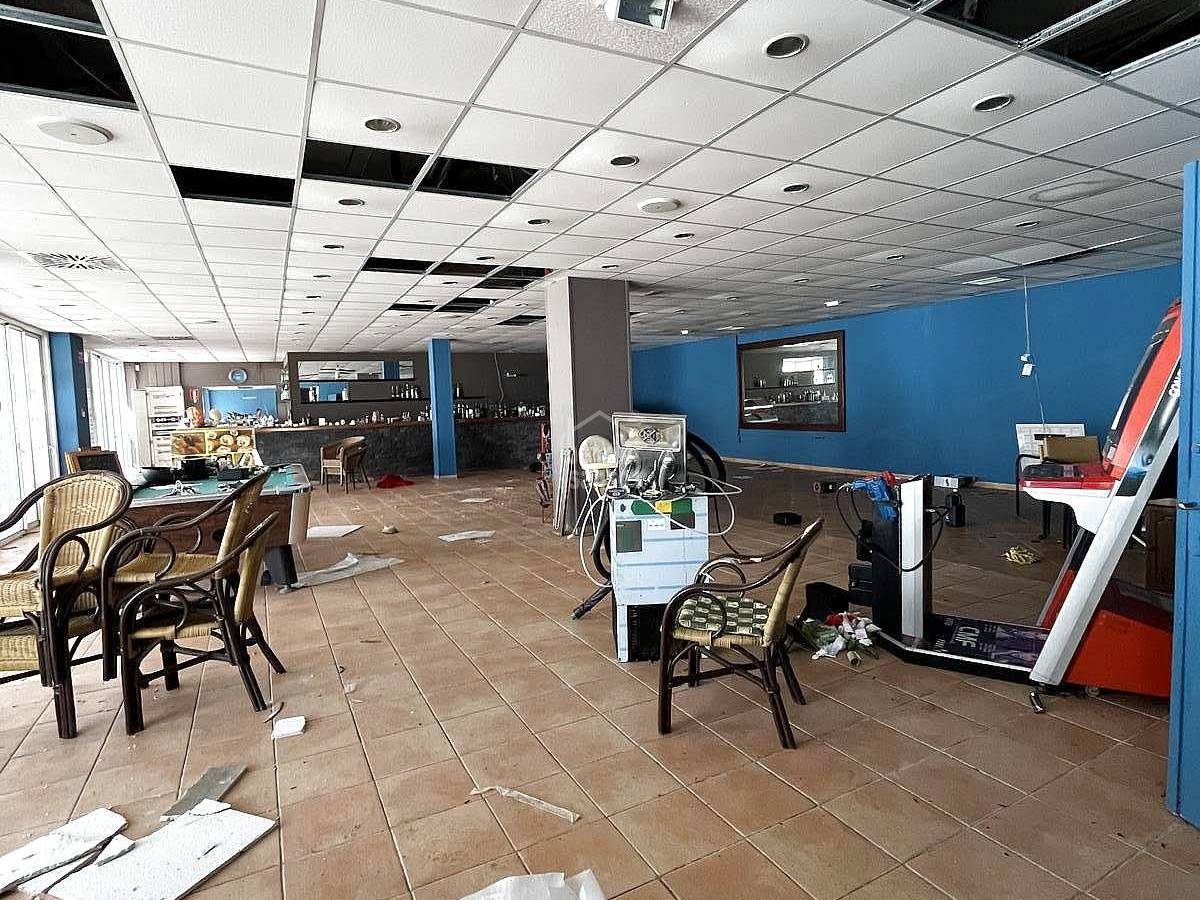 Cafetería / restaurante en Cala'n Bosch, Menorca, España 403 m2 No. 84484