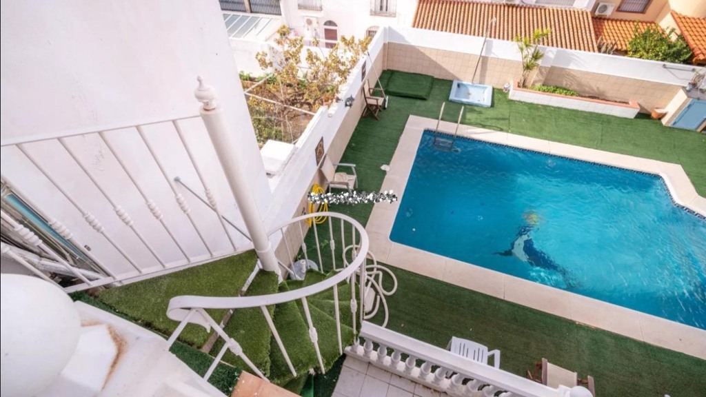 Talo Malaga, Espanja 5 makuuhuonetta, 313 m2 No. 113650