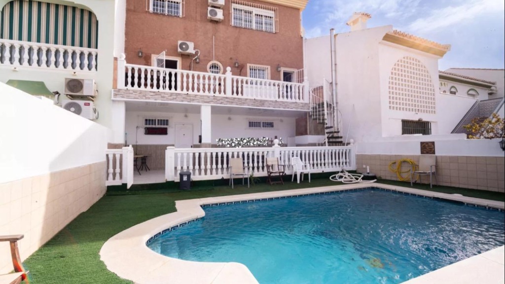 Talo Malaga, Espanja 5 makuuhuonetta, 313 m2 No. 113650