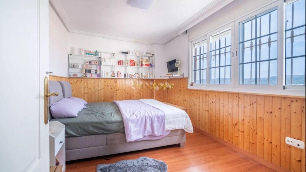 Talo Malaga, Espanja 5 makuuhuonetta, 313 m2 No. 113650