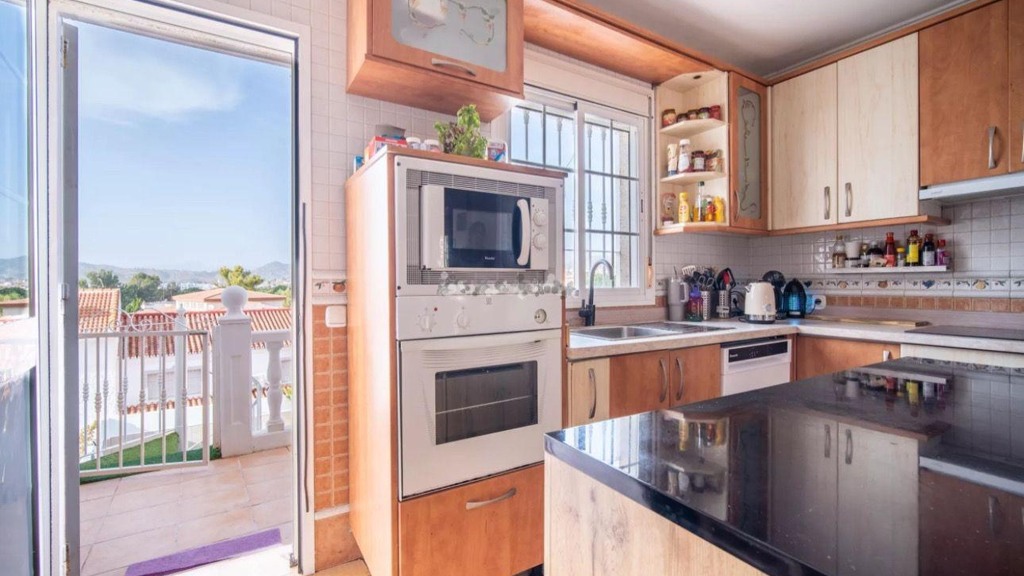Talo Malaga, Espanja 5 makuuhuonetta, 313 m2 No. 113650