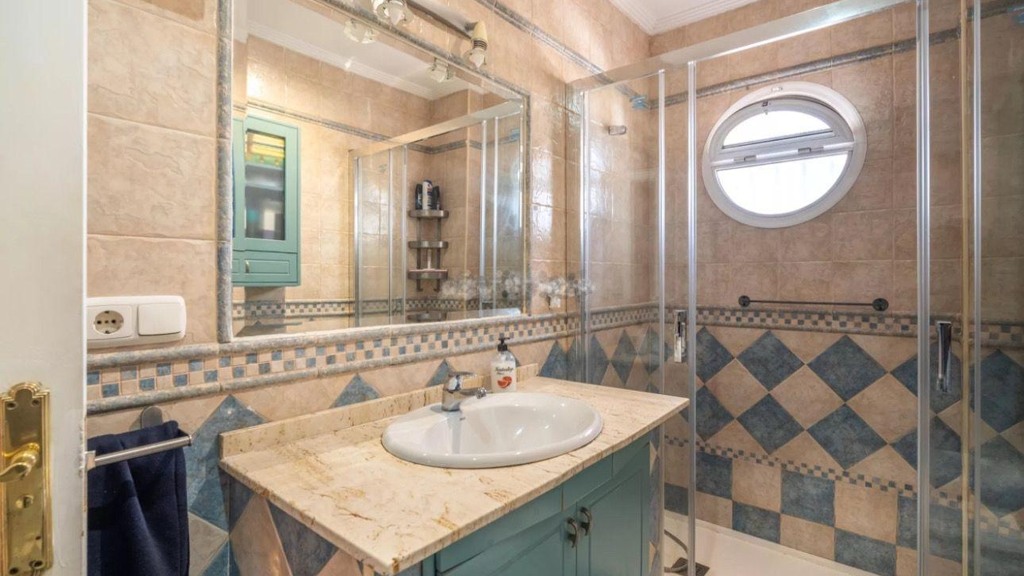 Talo Malaga, Espanja 5 makuuhuonetta, 313 m2 No. 113650