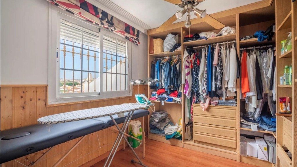 Talo Malaga, Espanja 5 makuuhuonetta, 313 m2 No. 113650