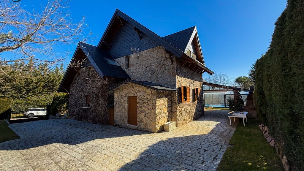 Huvila Navacerrada, Madrid, Espanja 4 makuuhuonetta, 250 m2 No. 107810