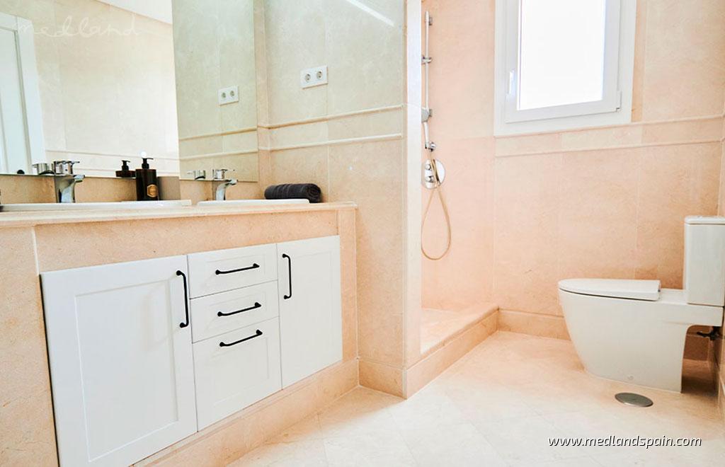 Квартира в Нуэва Андалусия, Малага, Испания 2 спальни, 104м2 №105069