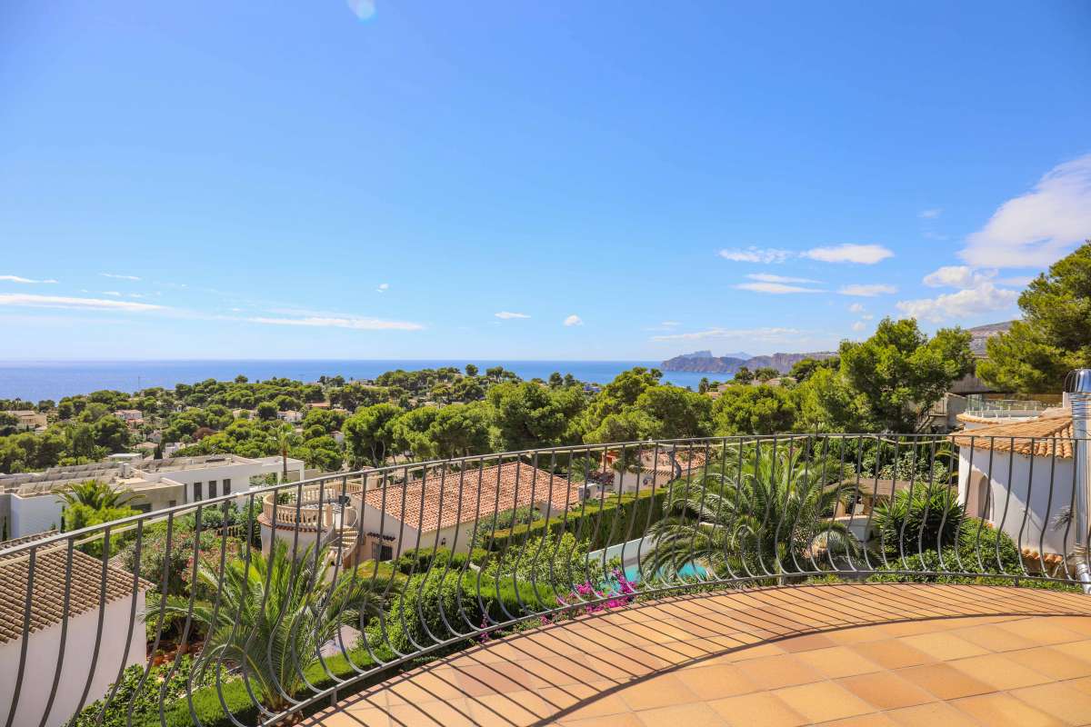 Villa in Javea, Alicante, Spain 5 bedrooms, 410 sq.m. No. 118031