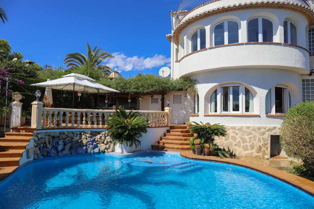 Villa in Javea, Alicante, Spain 5 bedrooms, 410 sq.m. No. 118031