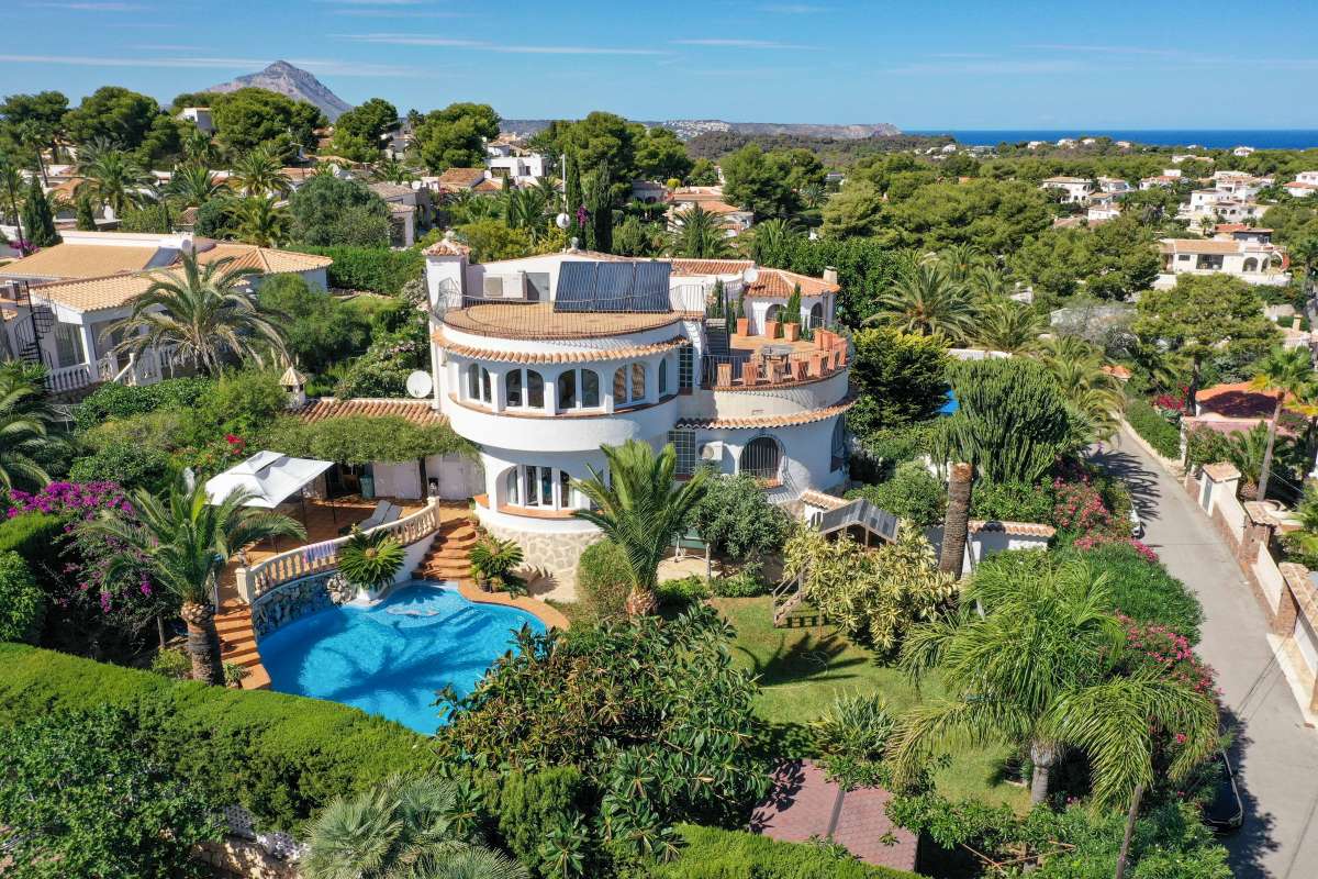 Villa in Javea, Alicante, Spain 5 bedrooms, 410 sq.m. No. 118031