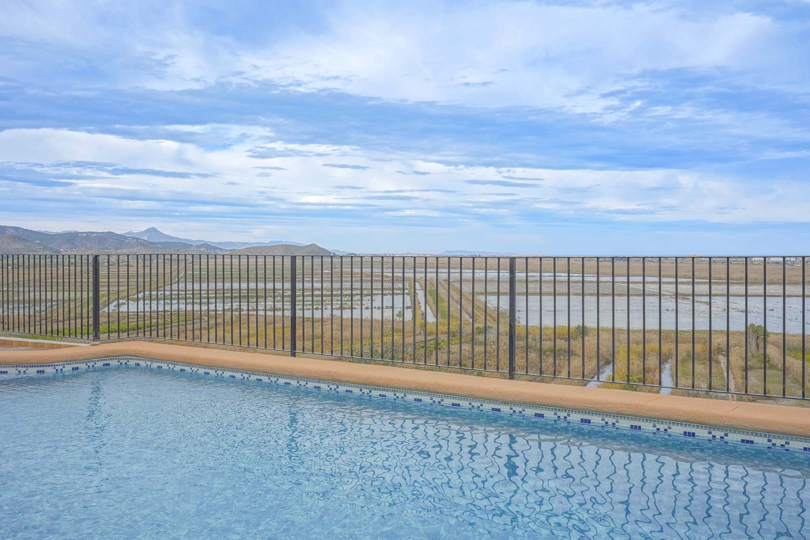 Villa in Pego, Alicante, Spain 5 bedrooms, 307 sq.m. No. 93137