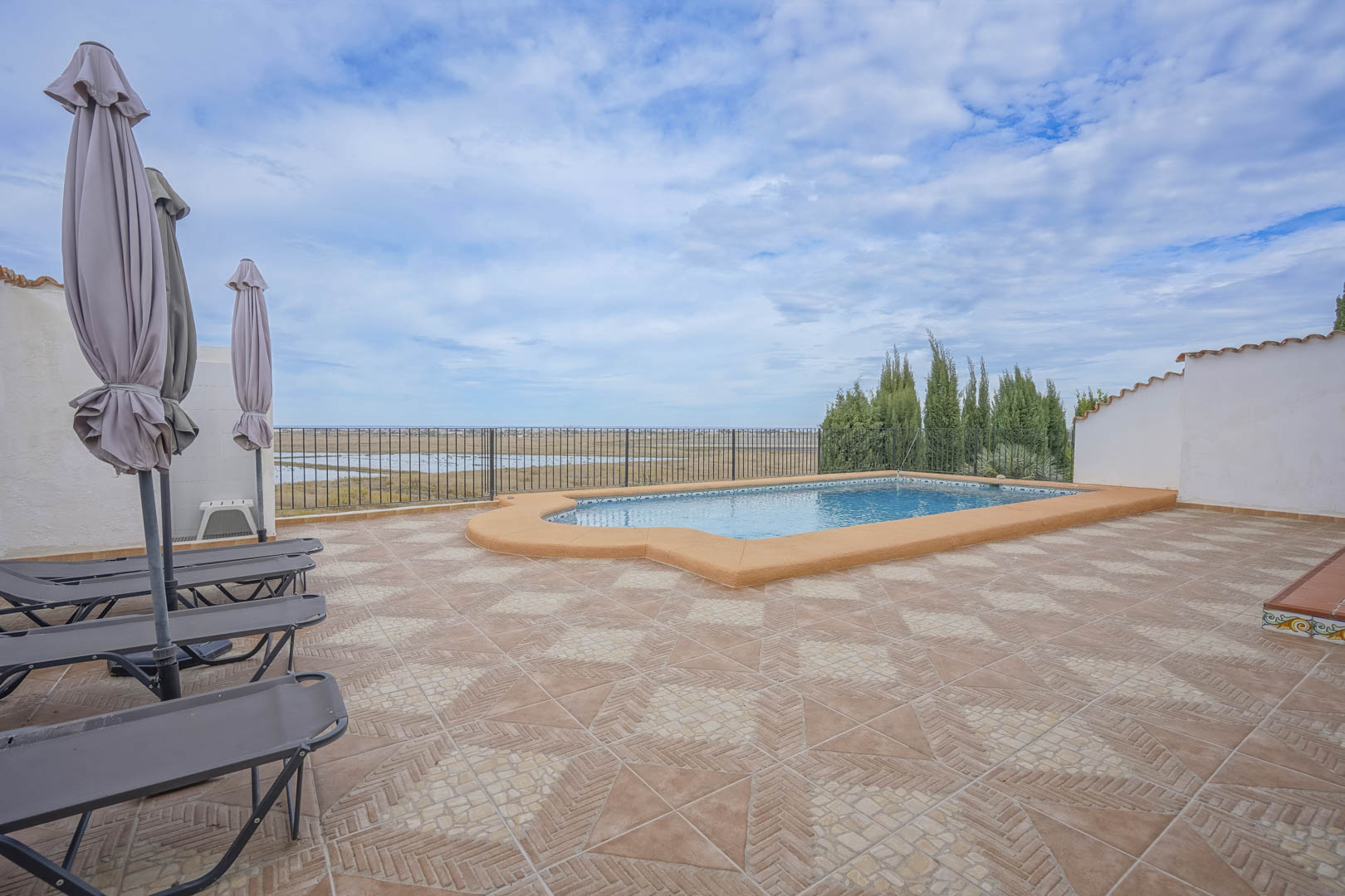 Villa in Pego, Alicante, Spain 5 bedrooms, 307 sq.m. No. 93137