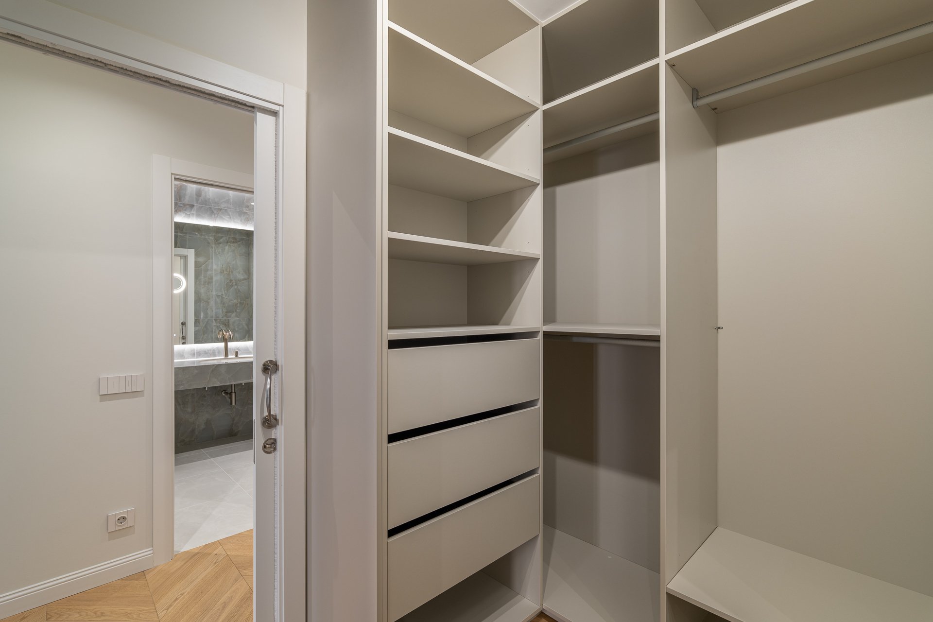 Квартира в Л'Эшампле, Барселона, Испания 4 спальни, 140м2 №93260