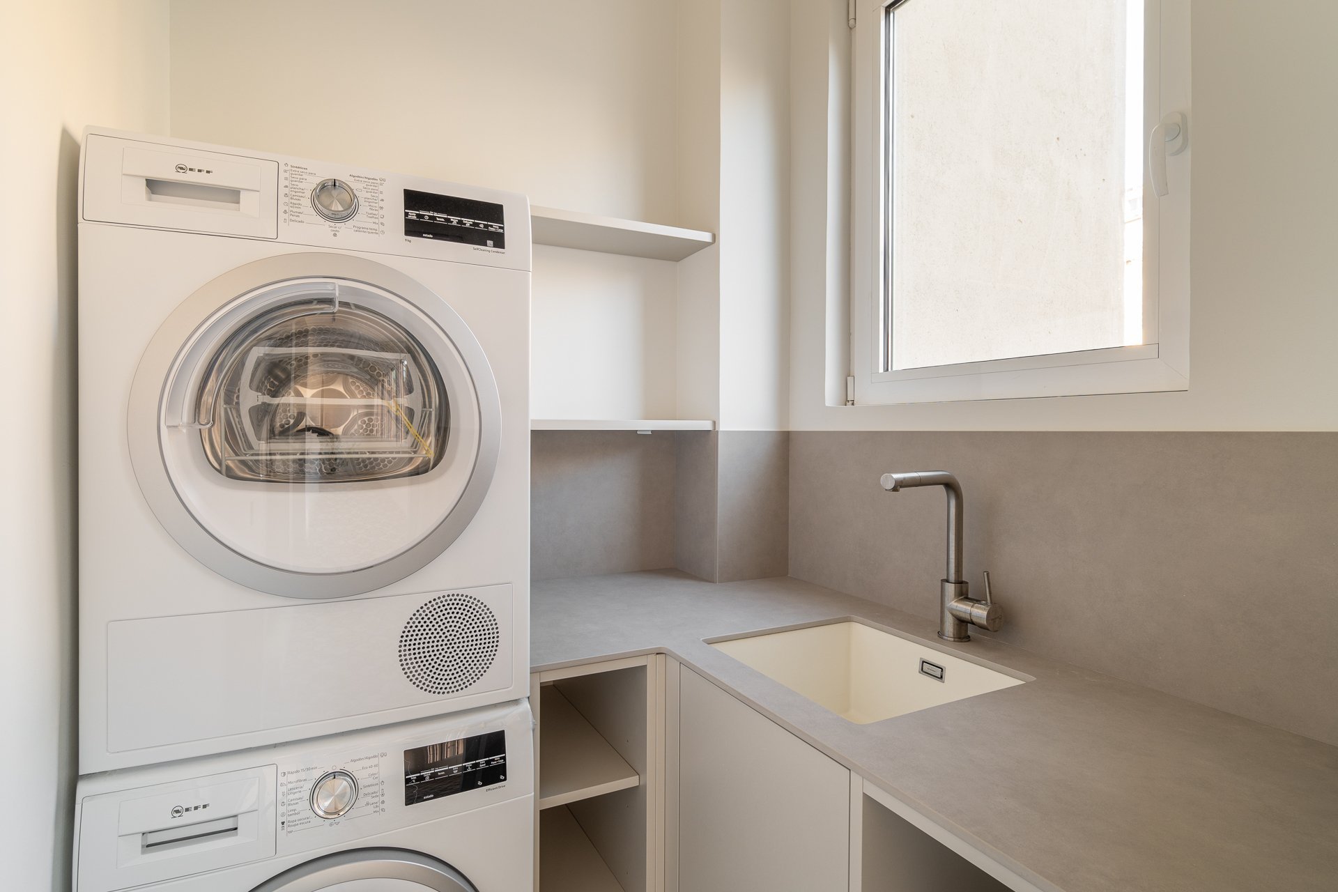 Квартира в Л'Эшампле, Барселона, Испания 4 спальни, 140м2 №93260