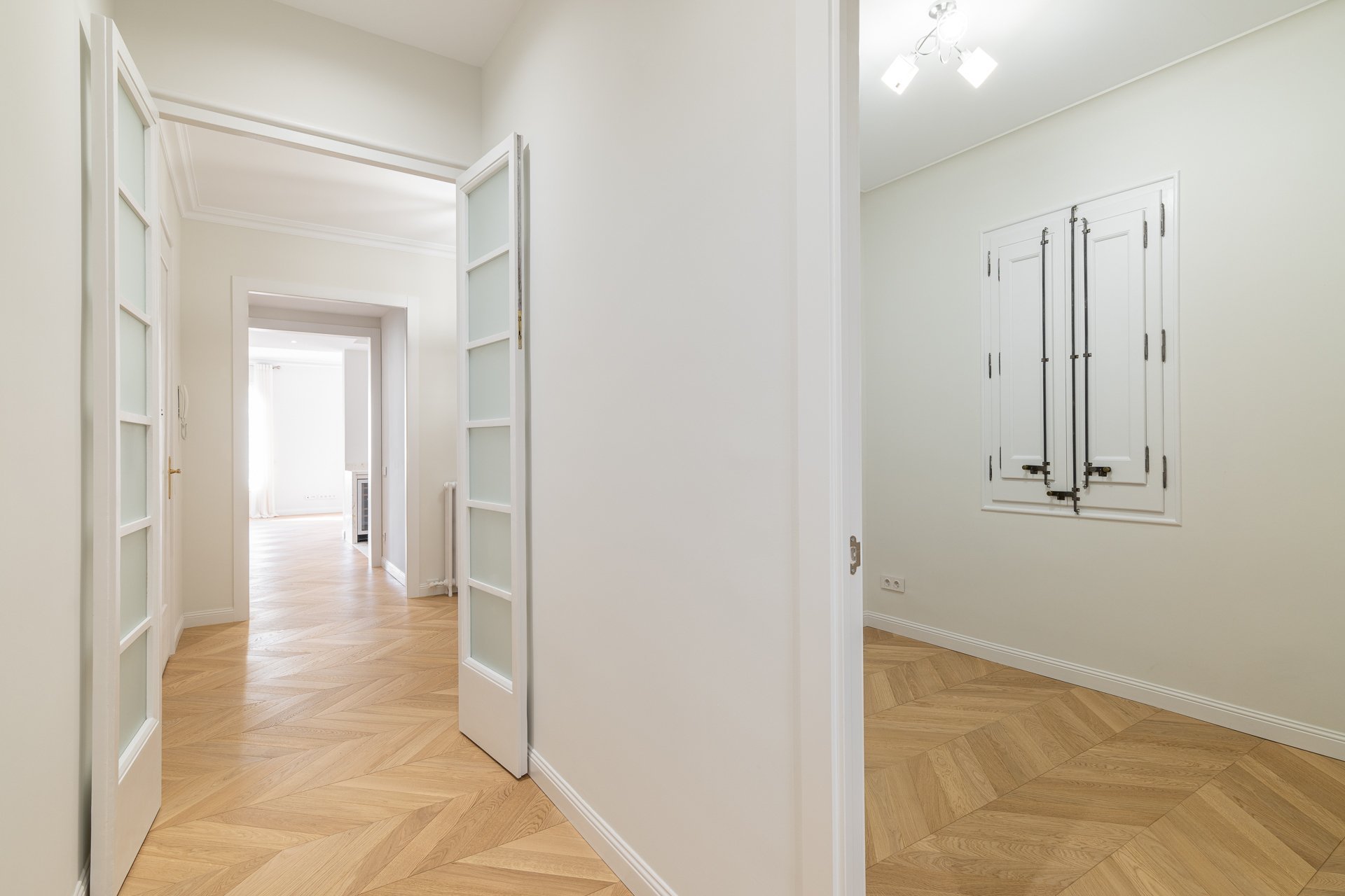 Квартира в Л'Эшампле, Барселона, Испания 4 спальни, 140м2 №93260