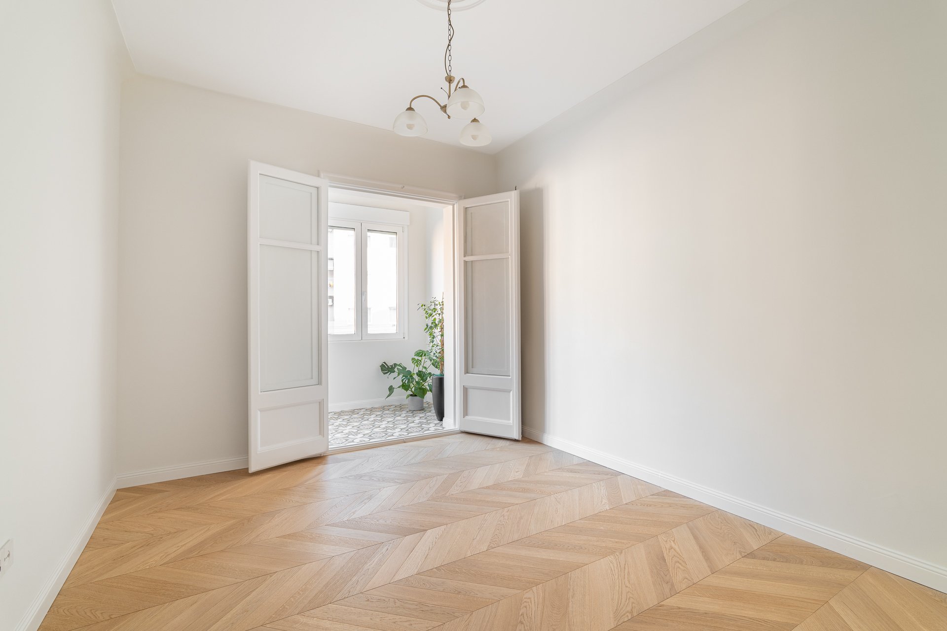 Квартира в Л'Эшампле, Барселона, Испания 4 спальни, 140м2 №93260