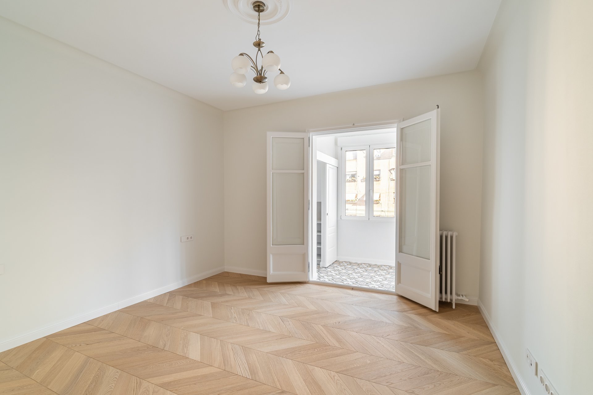 Квартира в Л'Эшампле, Барселона, Испания 4 спальни, 140м2 №93260