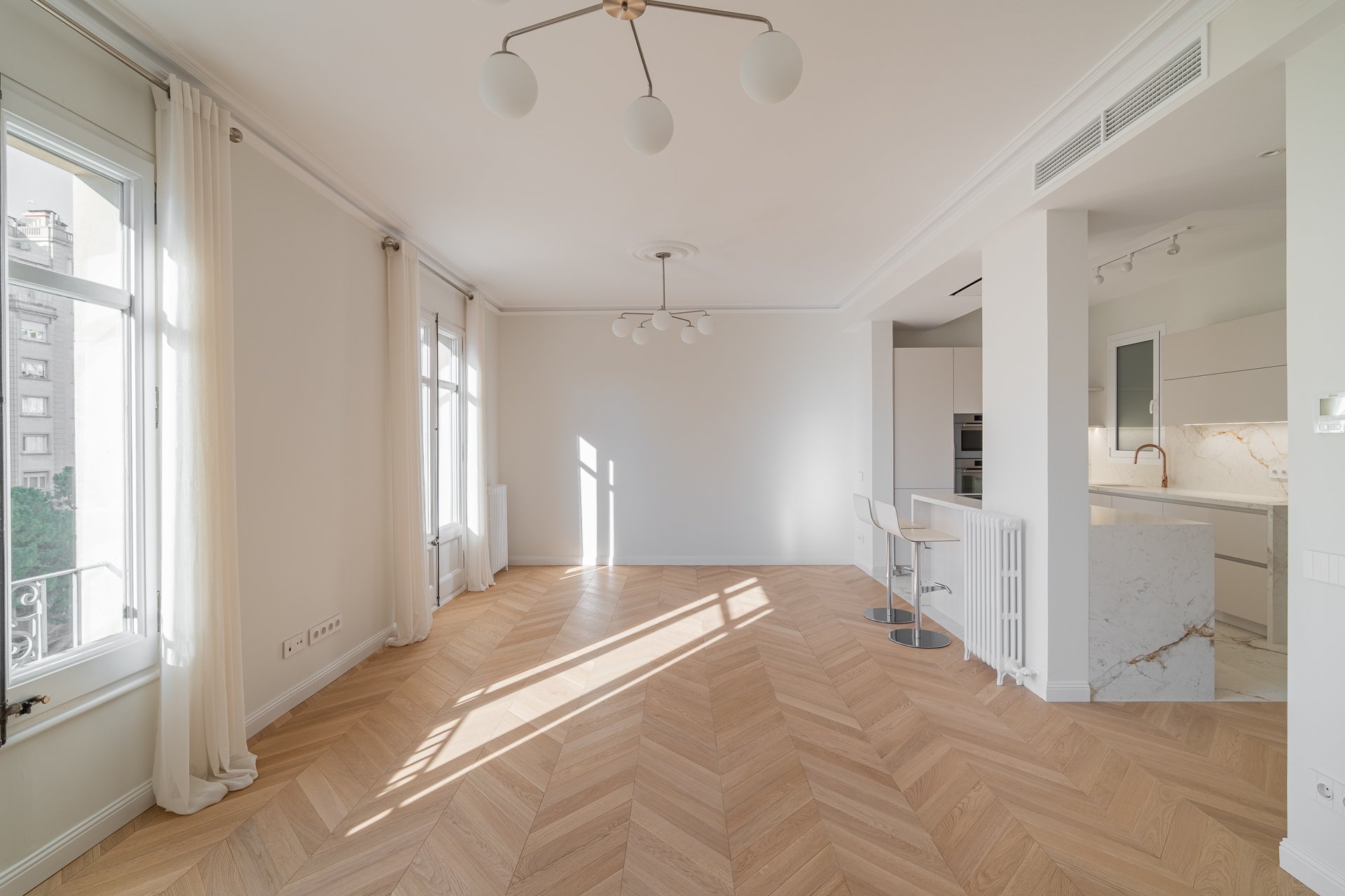 Квартира в Л'Эшампле, Барселона, Испания 4 спальни, 140м2 №93260