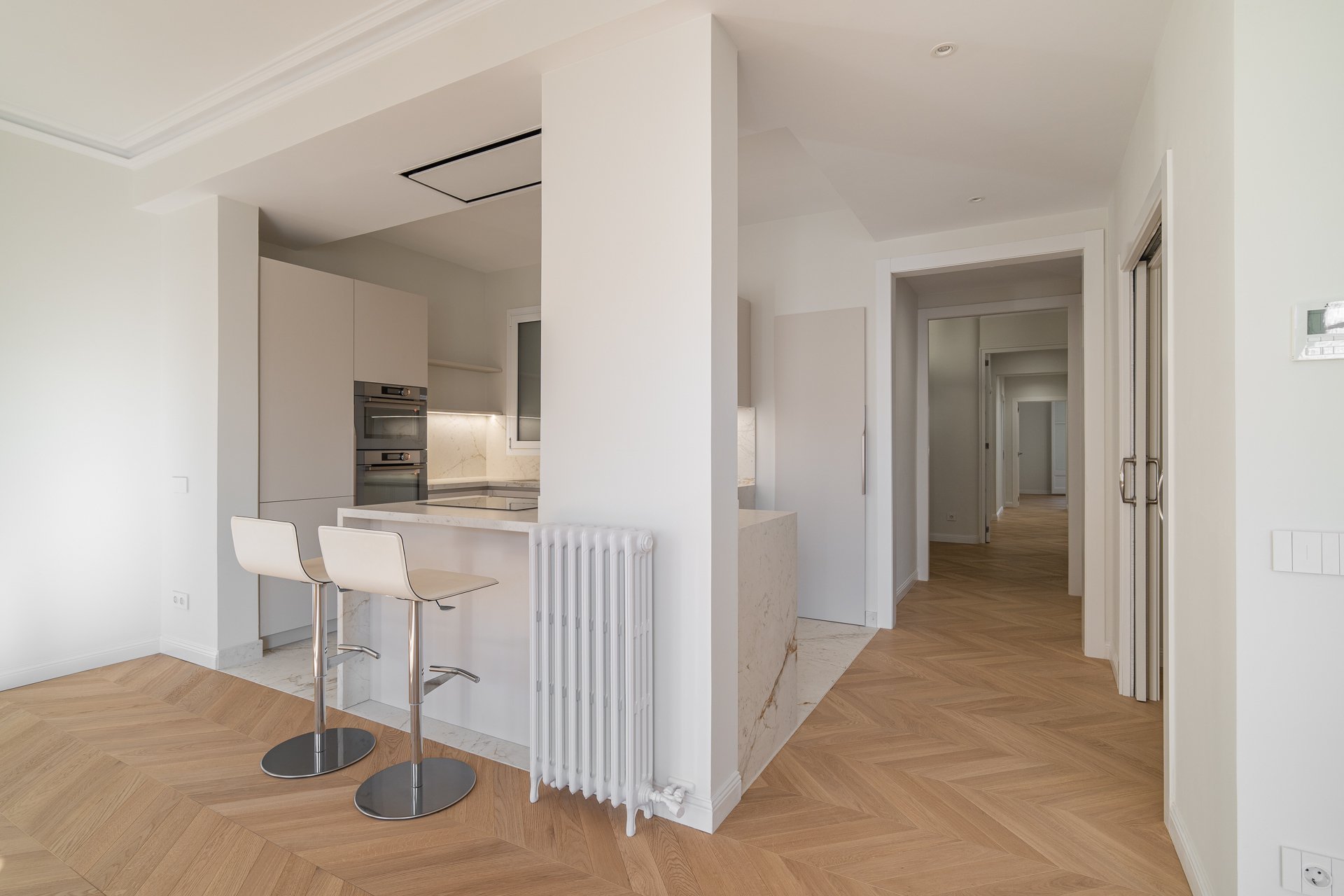Квартира в Л'Эшампле, Барселона, Испания 4 спальни, 140м2 №93260