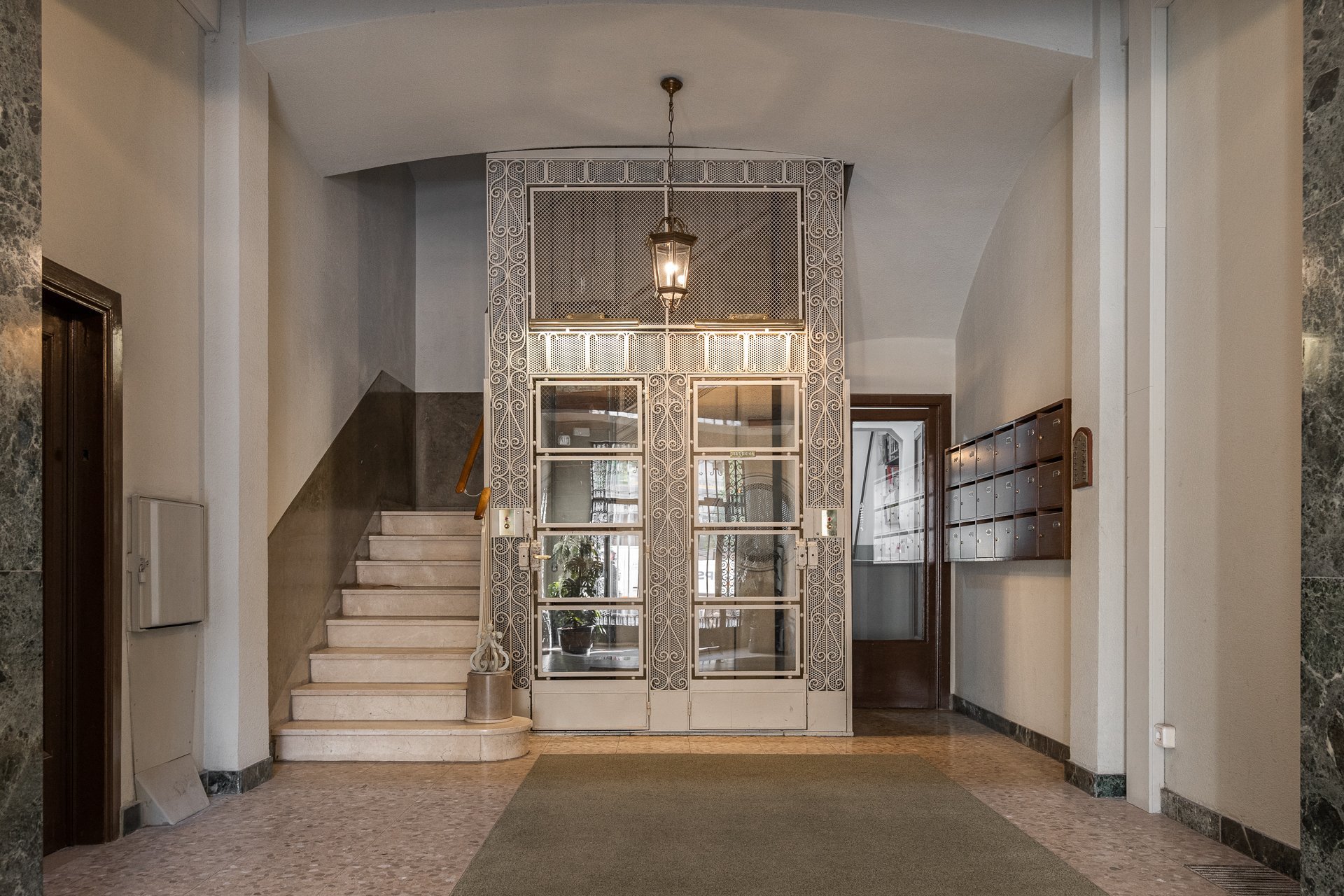 Квартира в Л'Эшампле, Барселона, Испания 4 спальни, 140м2 №93260