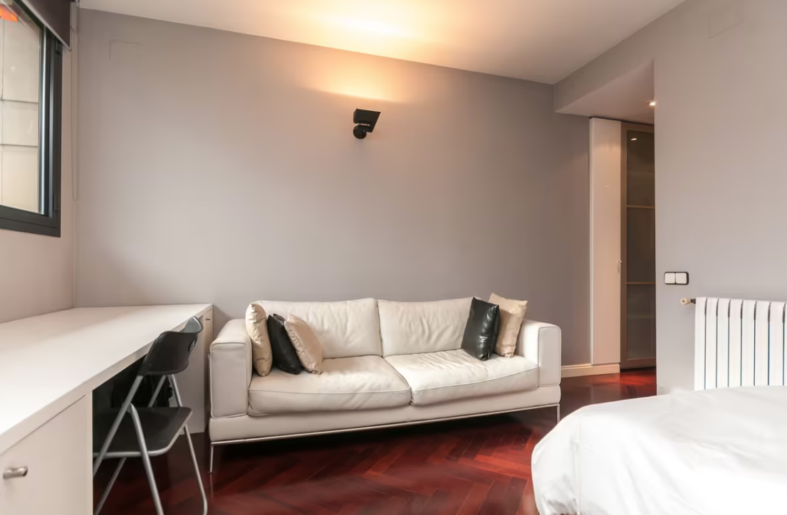 Apartment in L'Eixample, Barcelona, Spain 6 bedrooms, 275 sq.m. No. 40904