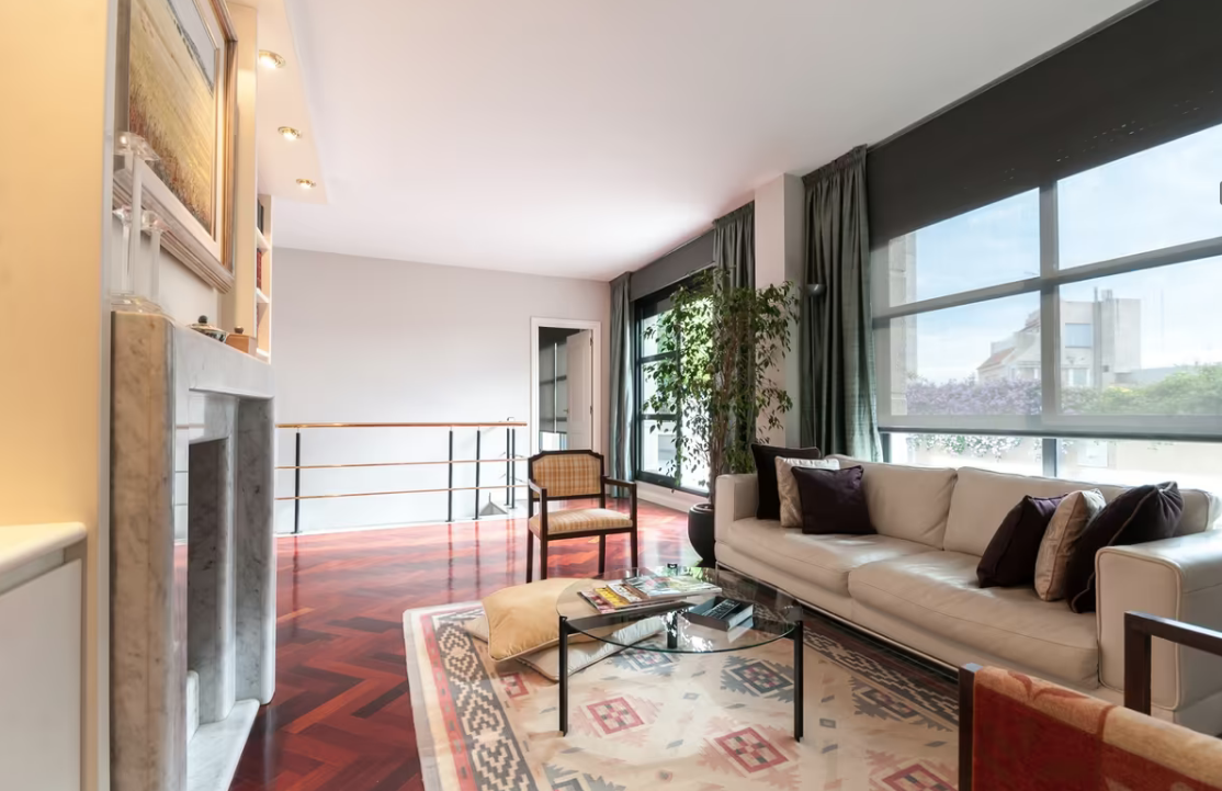 Apartment in L'Eixample, Barcelona, Spain 6 bedrooms, 275 sq.m. No. 40904