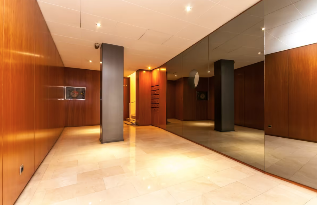 Apartment in L'Eixample, Barcelona, Spain 6 bedrooms, 275 sq.m. No. 40904